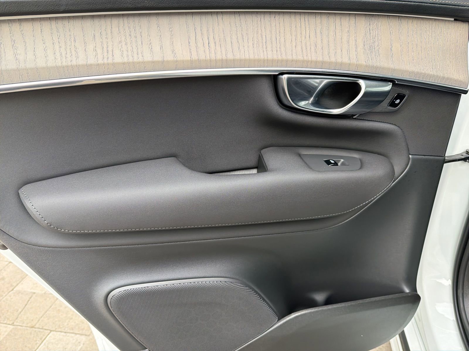 Used 2025 Volvo XC90 T8 Ultra w/ Protection Package Premier image 25