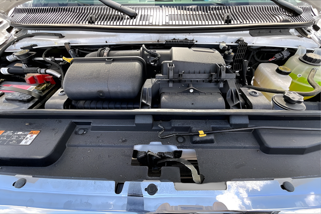 New 2024 Ford E-450 and Econoline 450 Super Duty w/ Power Windows & Locks Group RWD image 9