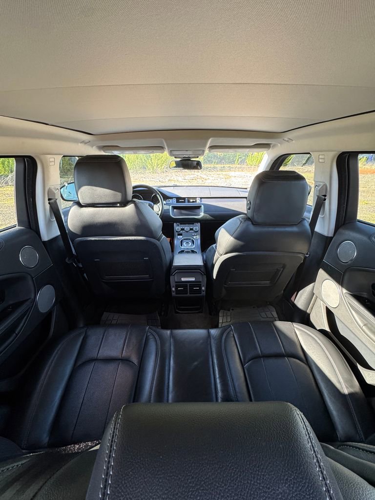 Used 2019 Land Rover Range Rover Evoque SE Premium image 32