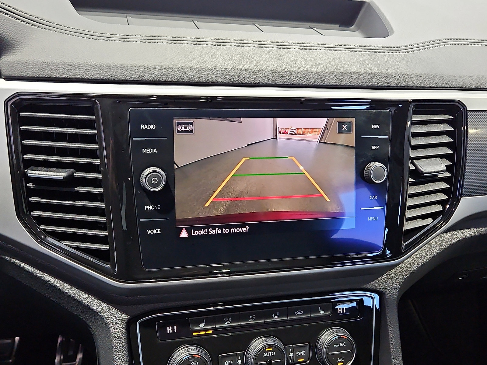 Certified 2022 Volkswagen Atlas Cross Sport SEL R-Line w/ Cross Sport MDO Package AWD/4WD image 18