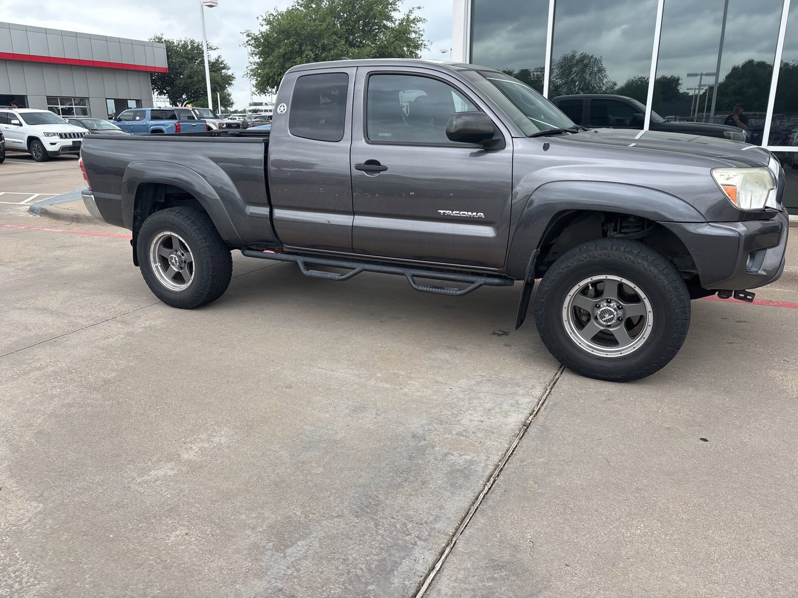 Used 2015 Toyota Tacoma 4x4 Access Cab V6 w/ SR5 Package image 4