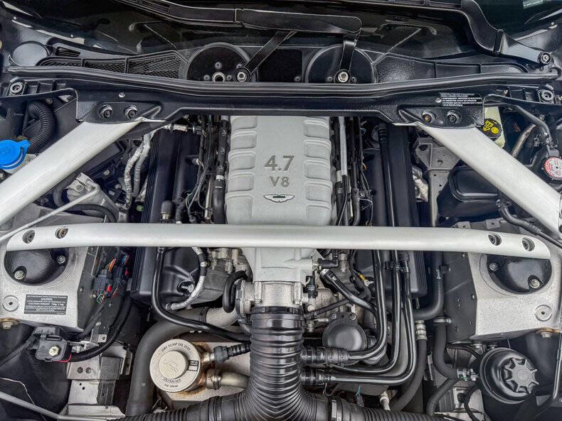 Used 2015 Aston Martin V8 Vantage Roadster image 20