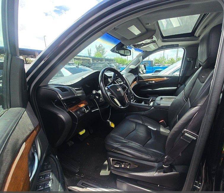 Used 2016 Cadillac Escalade ESV Luxury RWD image 10