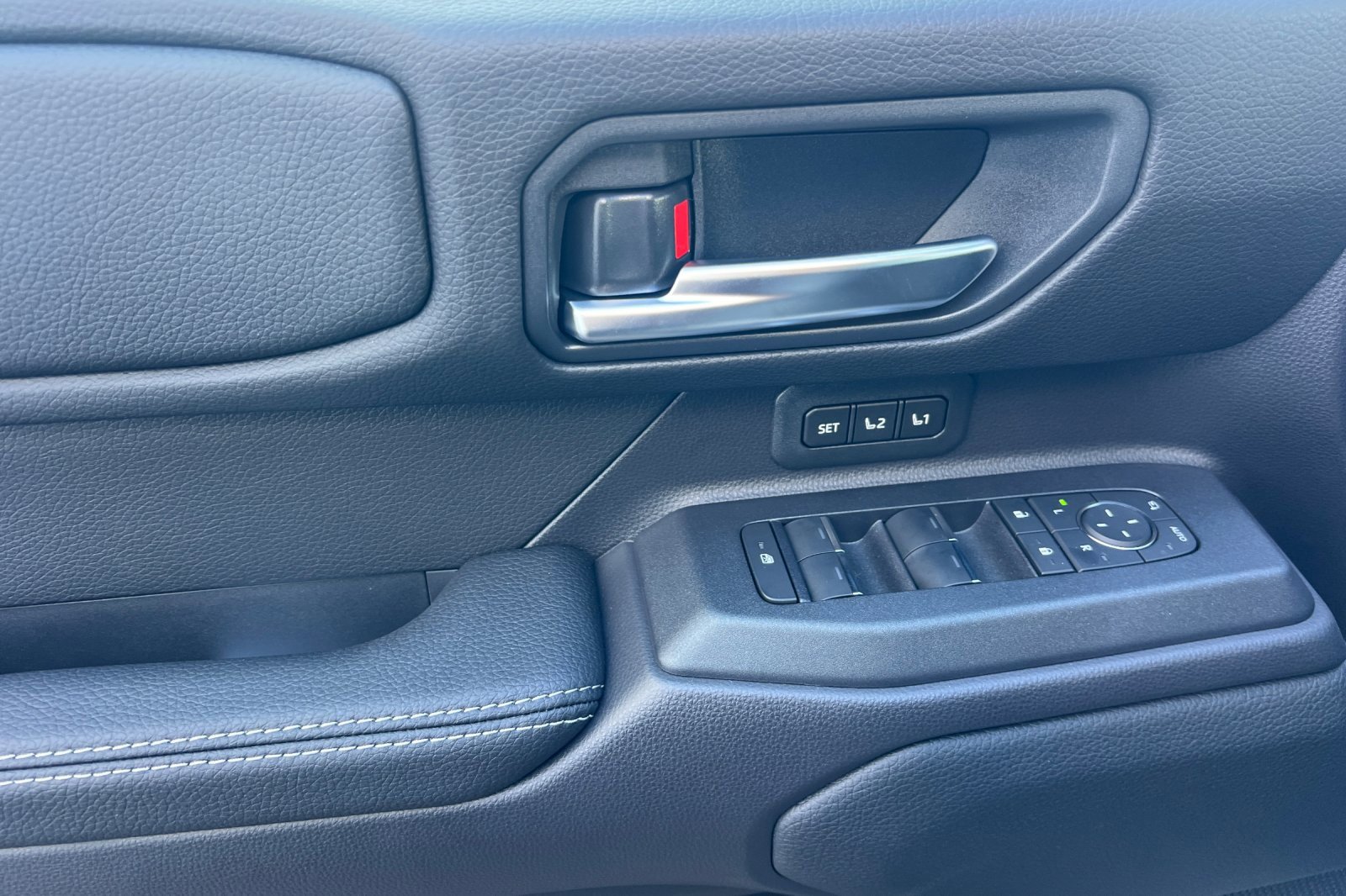 Used 2025 Toyota Land Cruiser w/ Premium Package image 8