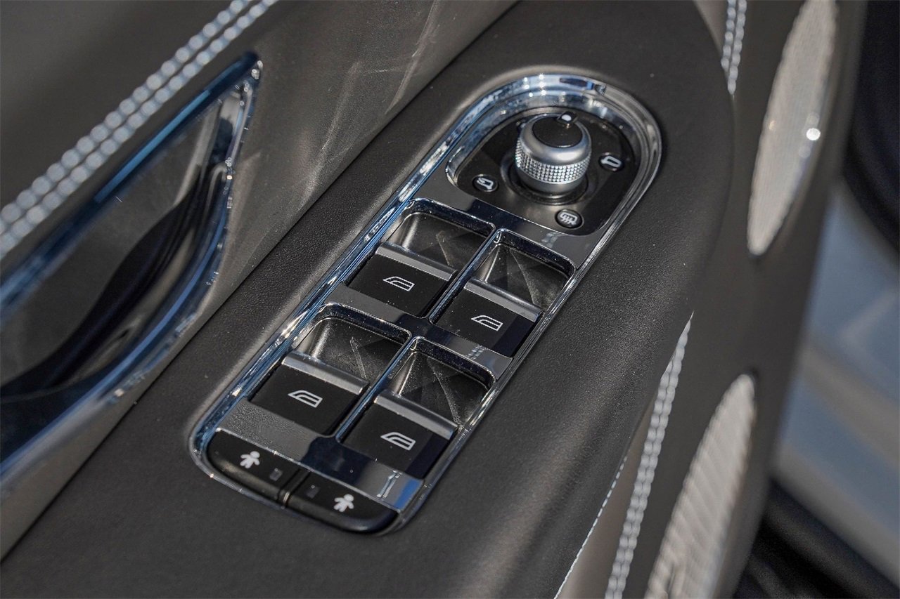 Used 2023 Bentley Bentayga image 35