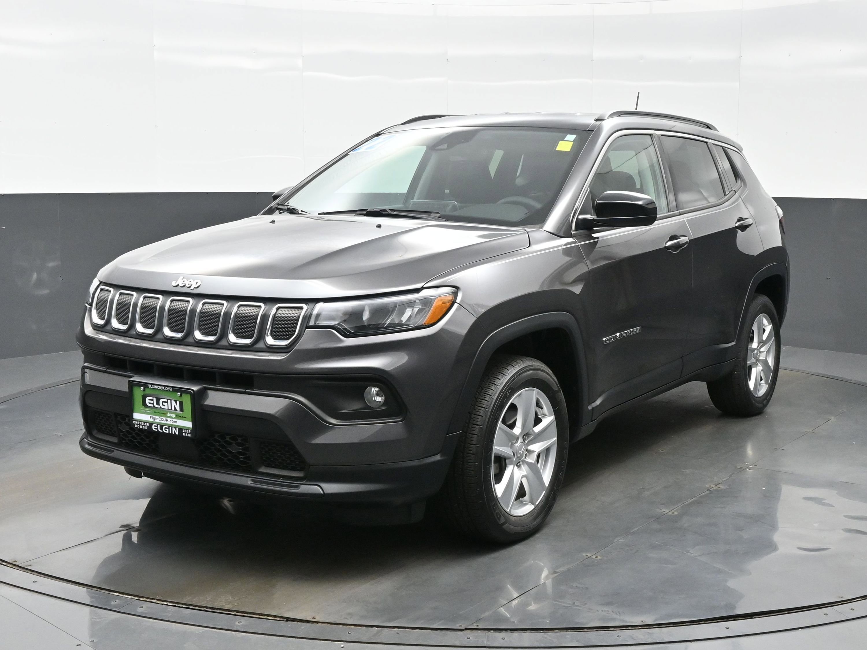 Used 2022 Jeep Compass Latitude image 2