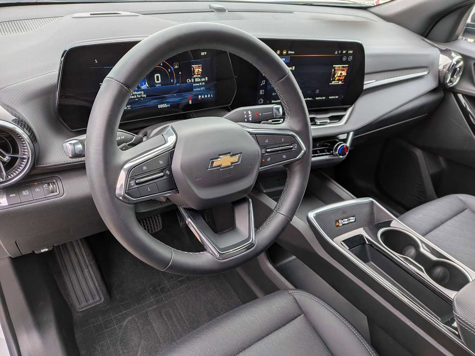 Used 2025 Chevrolet Equinox LT w/ Convenience Package II image 14