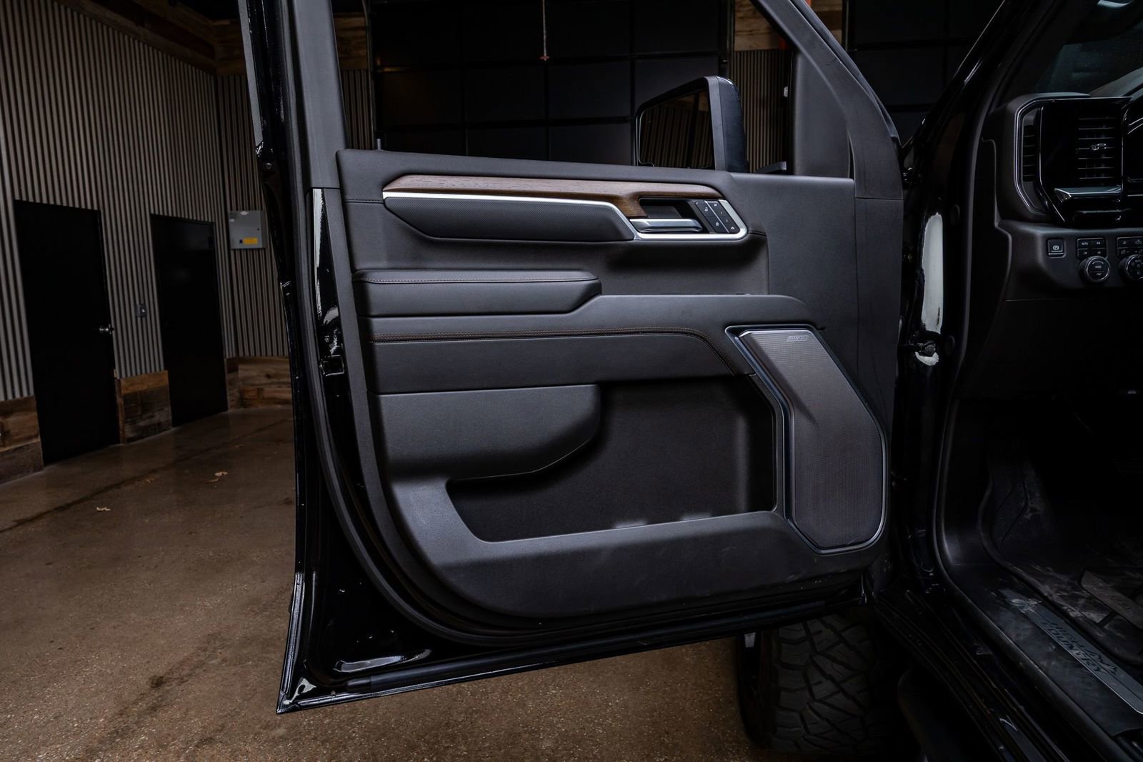 Used 2025 Chevrolet Silverado 2500 High Country w/ High Country Premium Package image 35