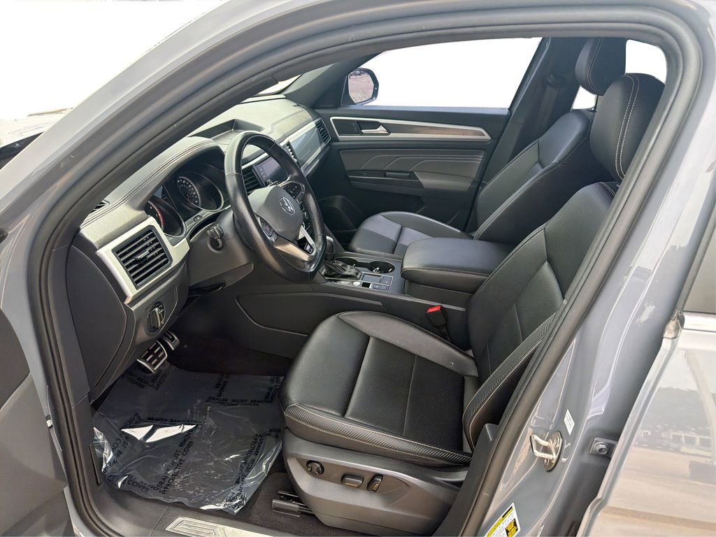 Used 2021 Volkswagen Atlas Cross Sport SE w/ Panoramic Sunroof Package FWD image 10