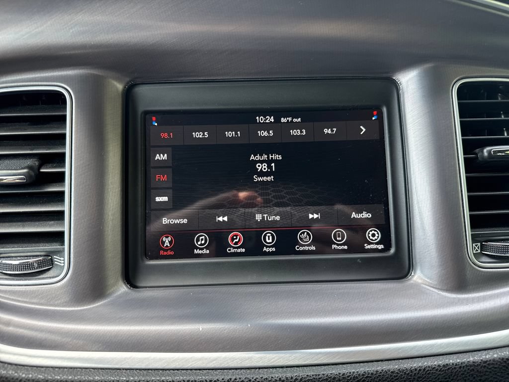 Used 2020 Dodge Charger SXT w/ Leather Interior Group RWD image 16