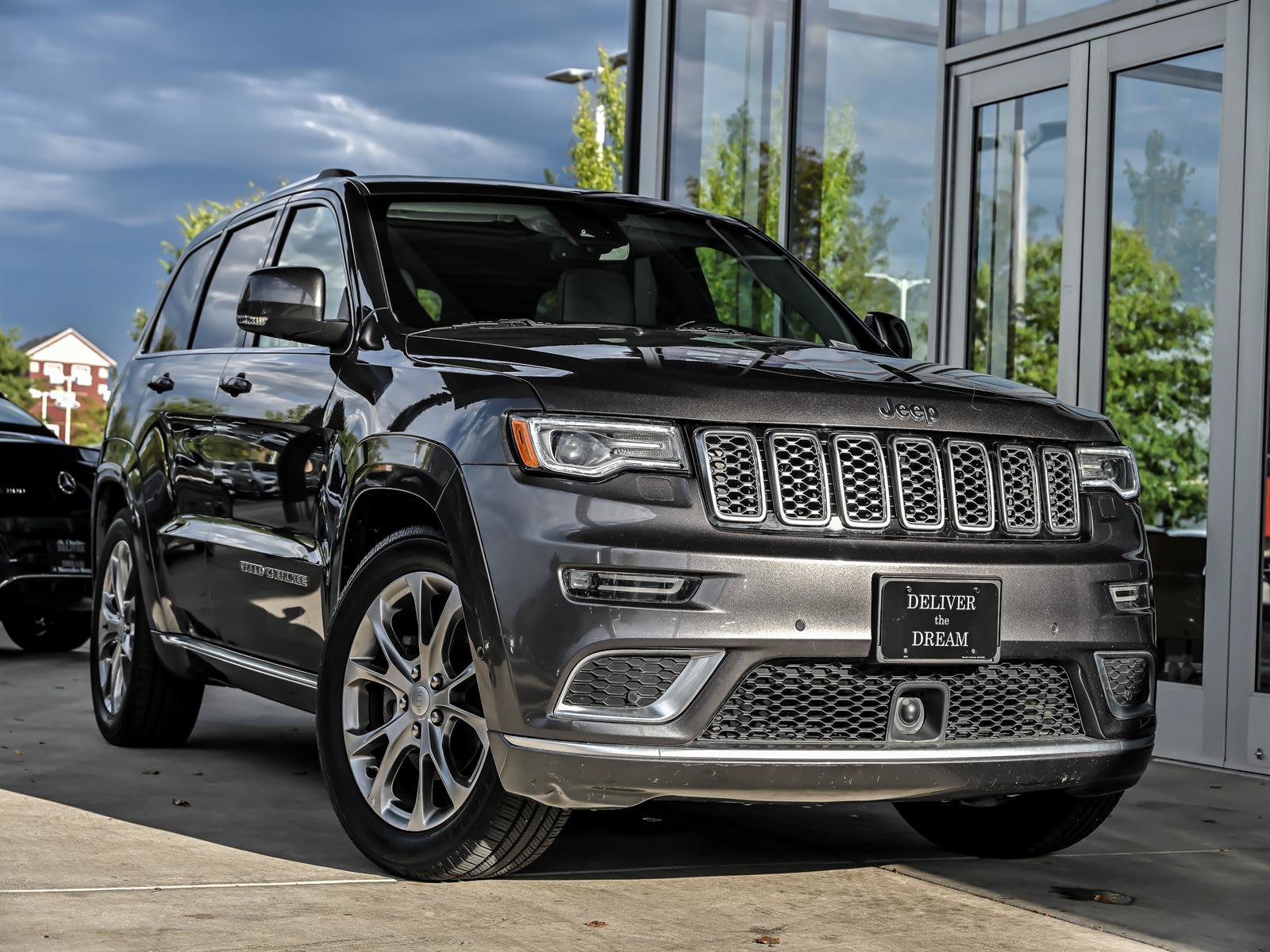 Used 2019 Jeep Grand Cherokee Summit AWD/4WD image 1