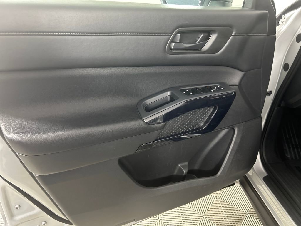 Used 2025 Nissan Pathfinder SV AWD/4WD image 20
