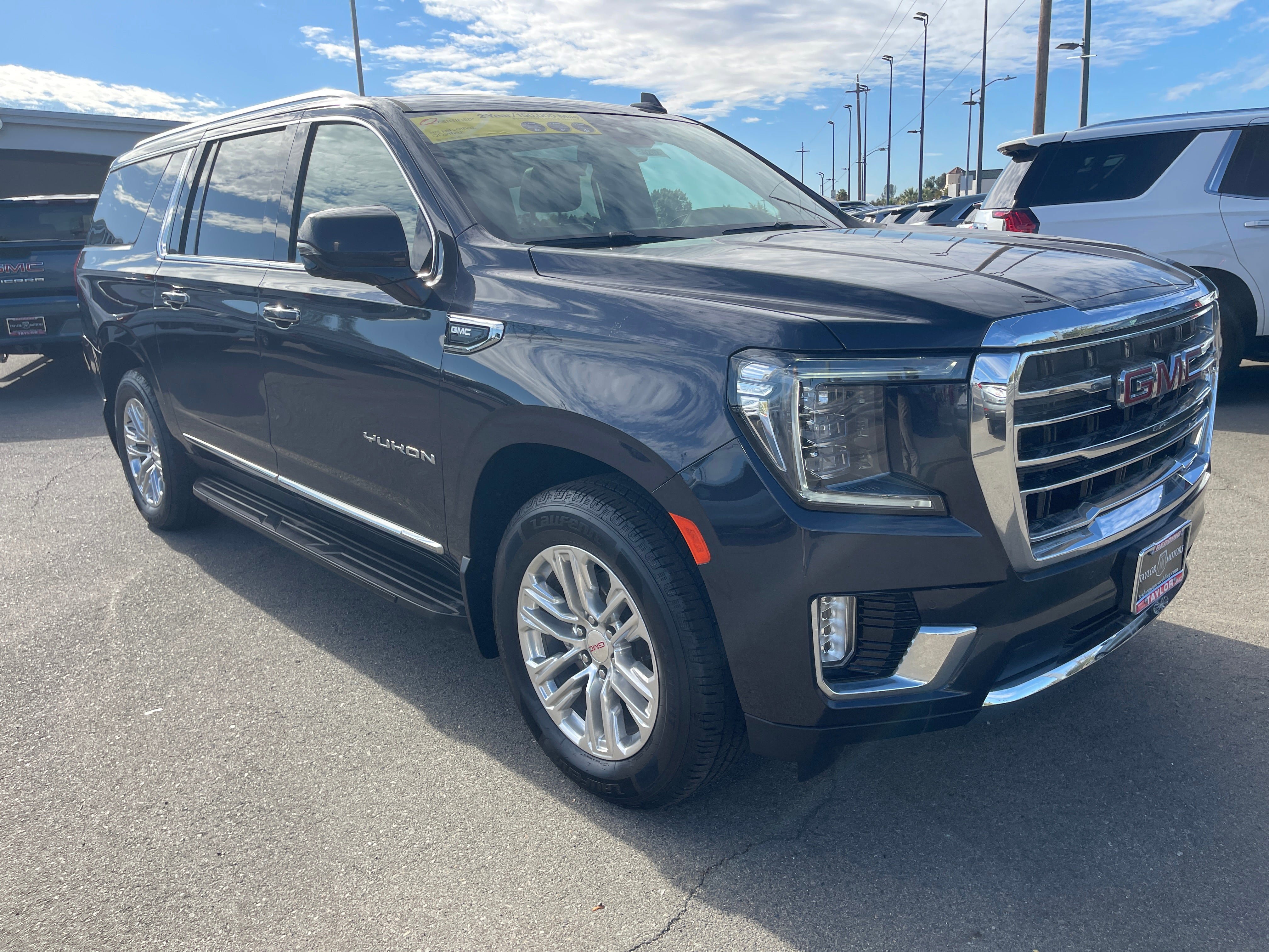 Used 2023 GMC Yukon XL SLT image 3