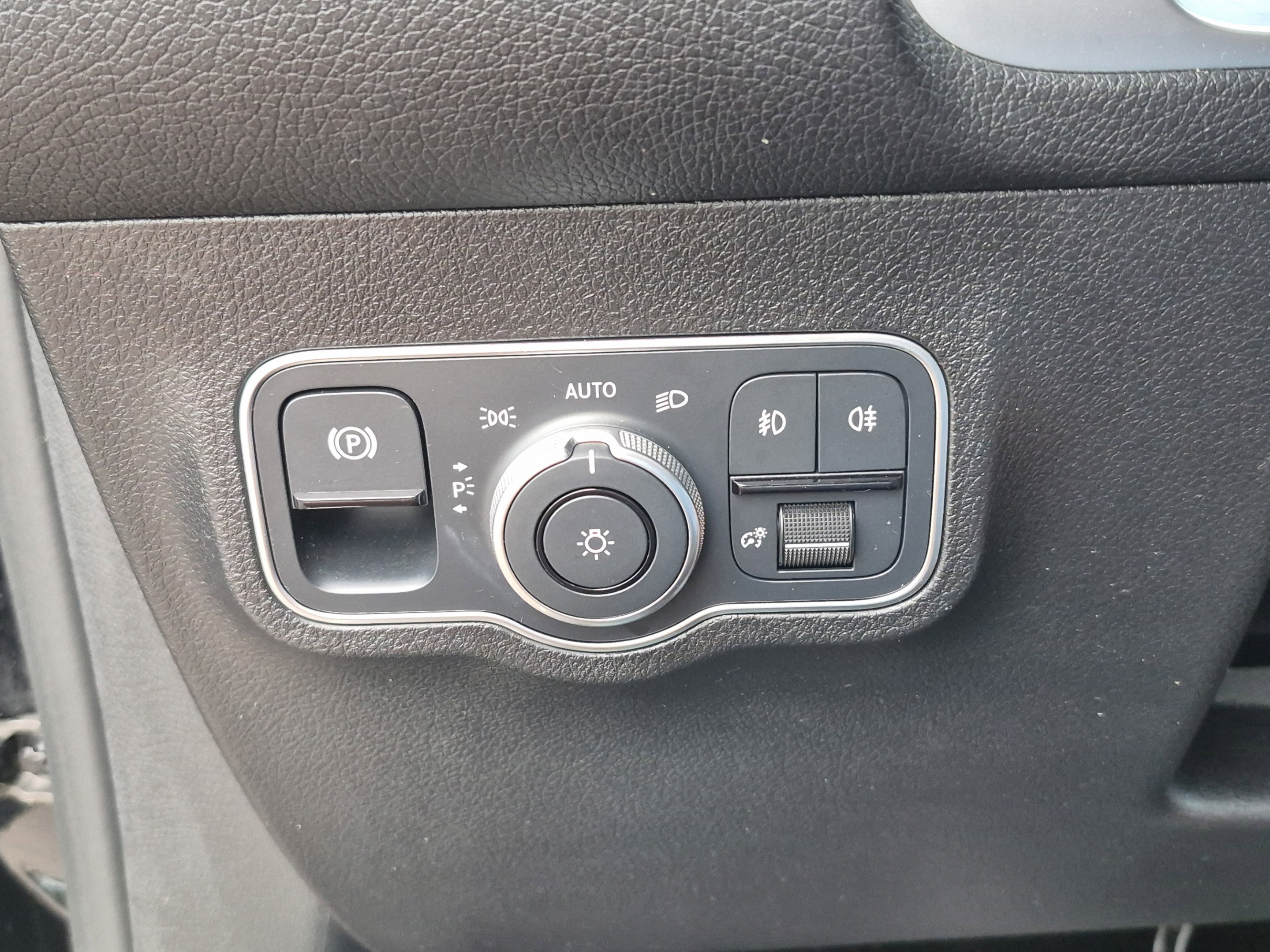 Used 2023 Mercedes-Benz GLB 250 image 30