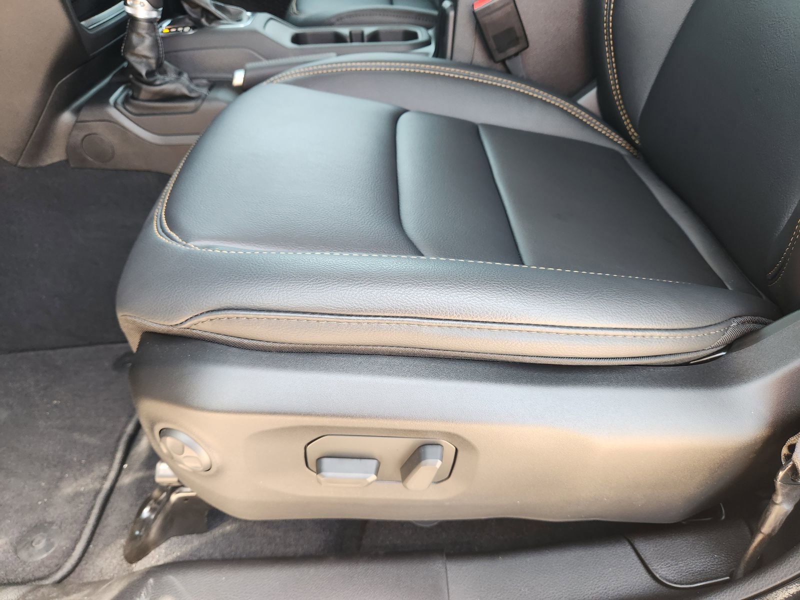 New 2025 Jeep Gladiator Sport image 17