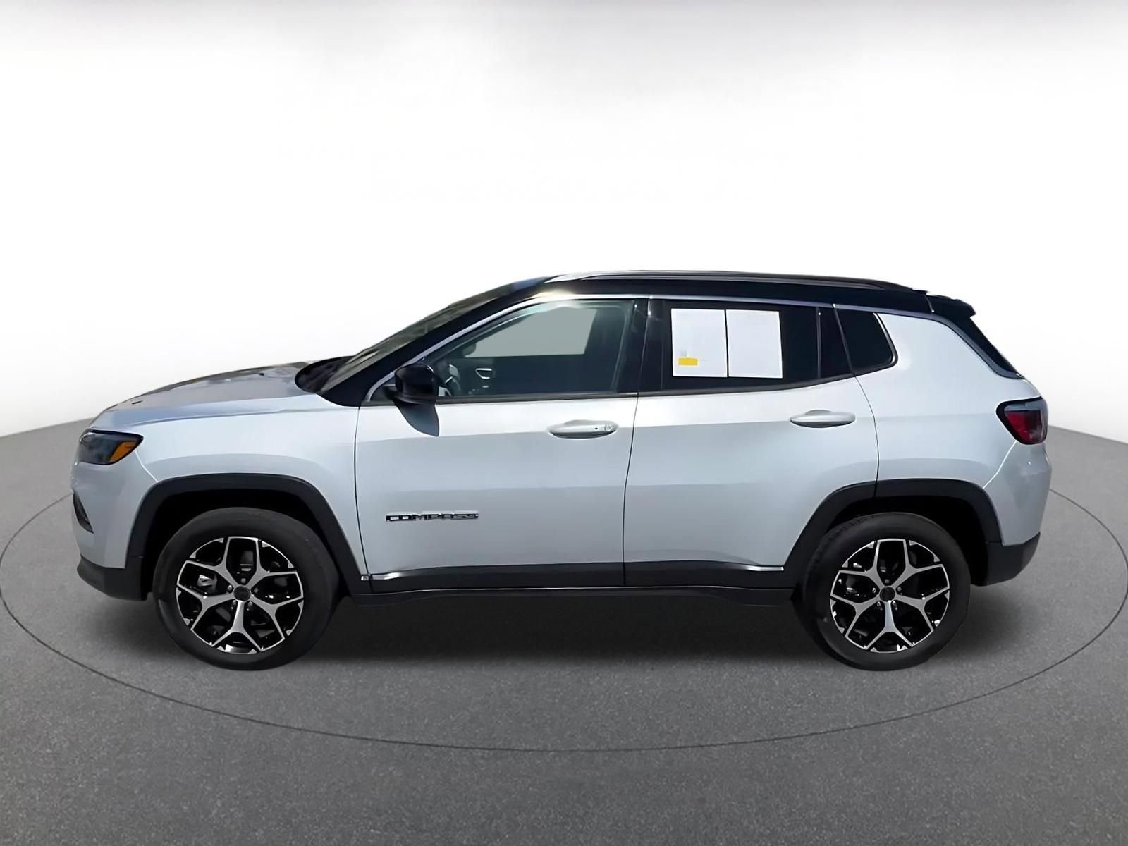 Used 2025 Jeep Compass Limited AWD/4WD image 9
