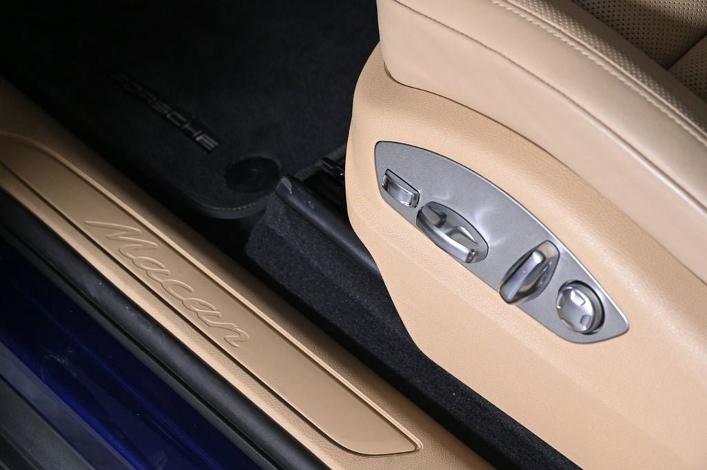 Certified 2026 Porsche Macan AWD/4WD image 22