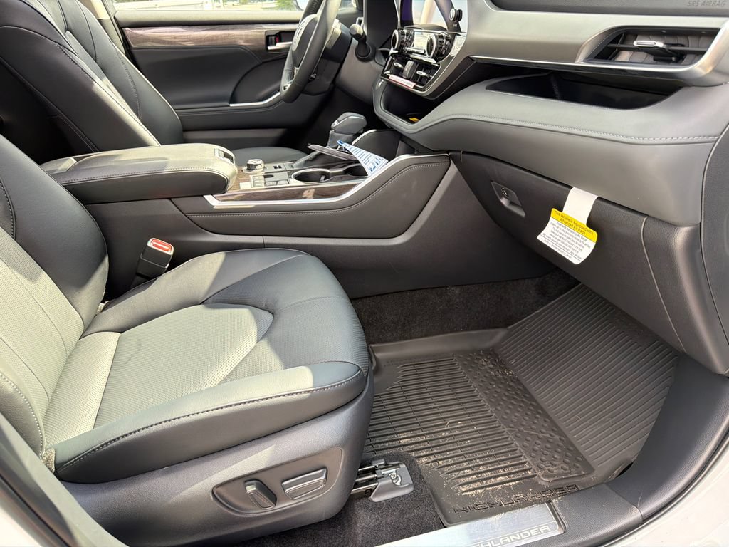 New 2026 Toyota Highlander AWD image 11