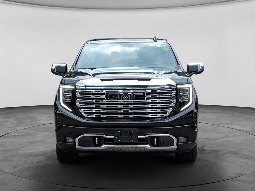 Used 2024 GMC Sierra 1500 Denali w/ Technology Package AWD/4WD image 2