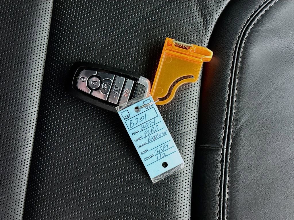 Used 2021 Ford Explorer Platinum w/ Equipment Group 601A image 38