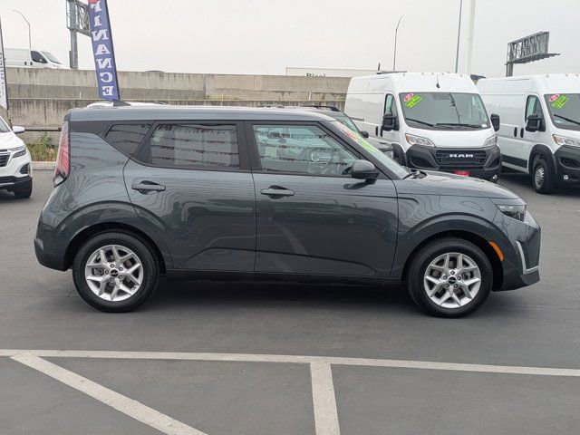 Used 2025 Kia Soul LX w/ LX Technology Package image 4
