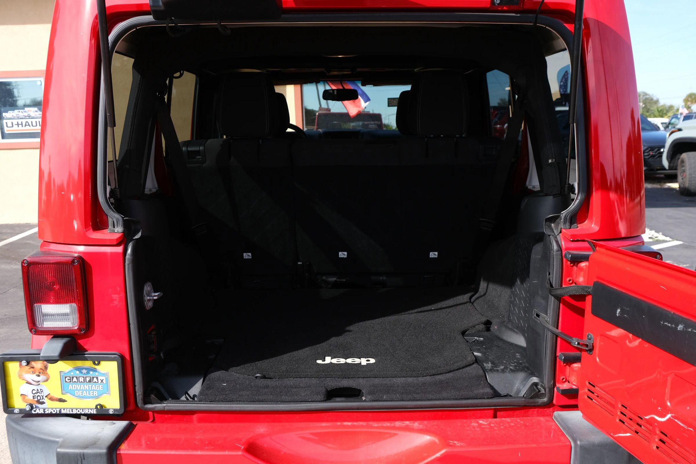 Used 2016 Jeep Wrangler Unlimited Sahara w/ Connectivity Group image 23