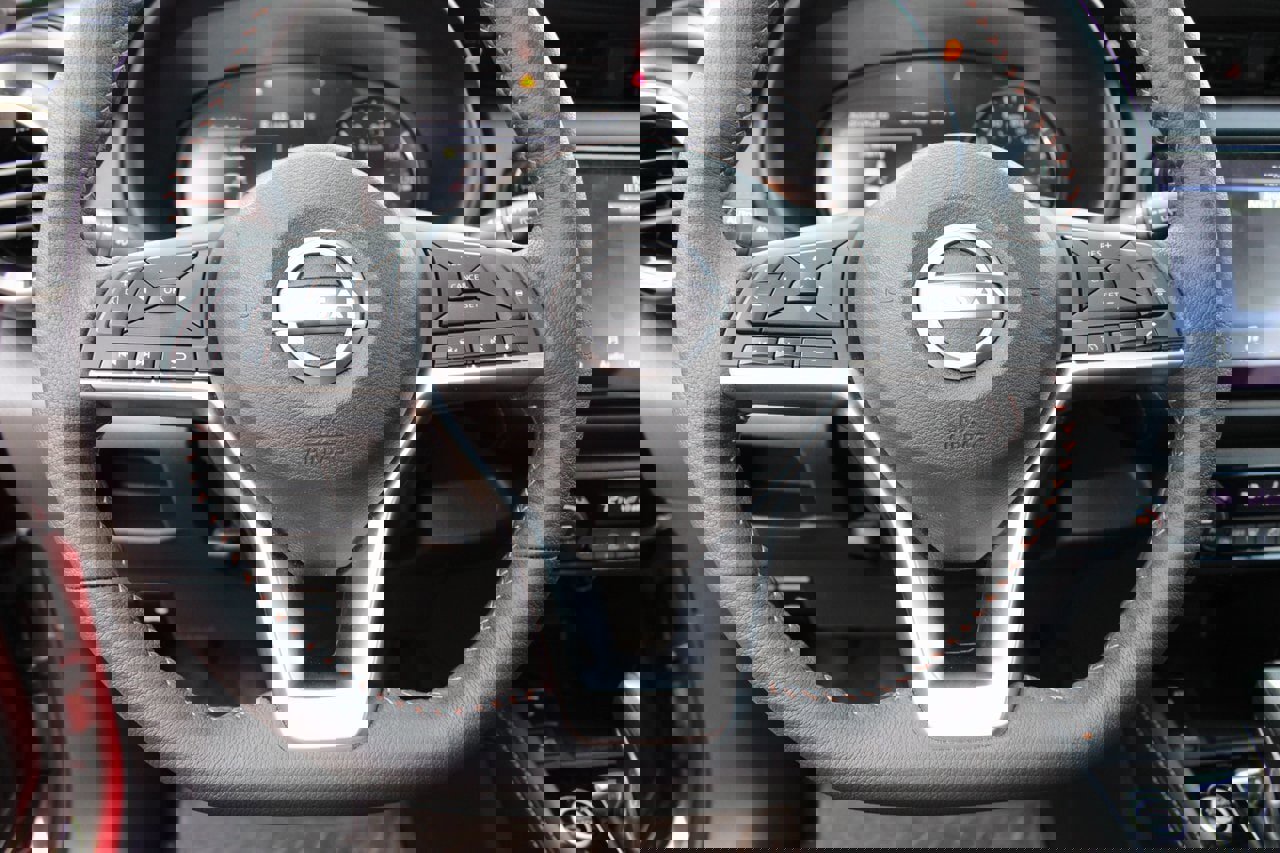 Used 2024 Nissan Kicks SR image 11