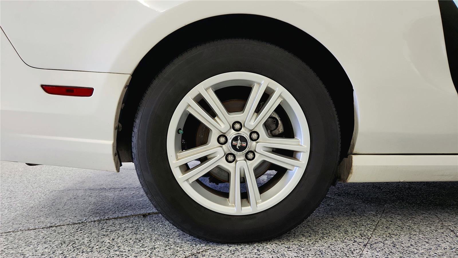 Used 2013 Ford Mustang Convertible image 13