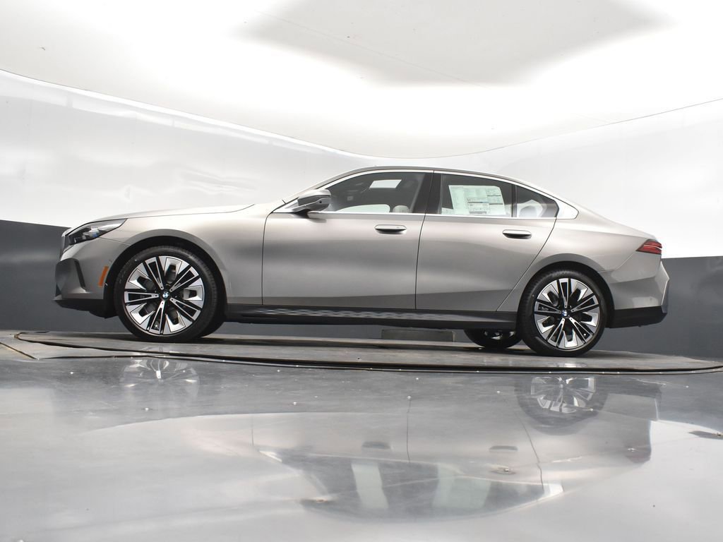 New 2026 BMW 530i xDrive w/ Premium Package AWD/4WD image 39