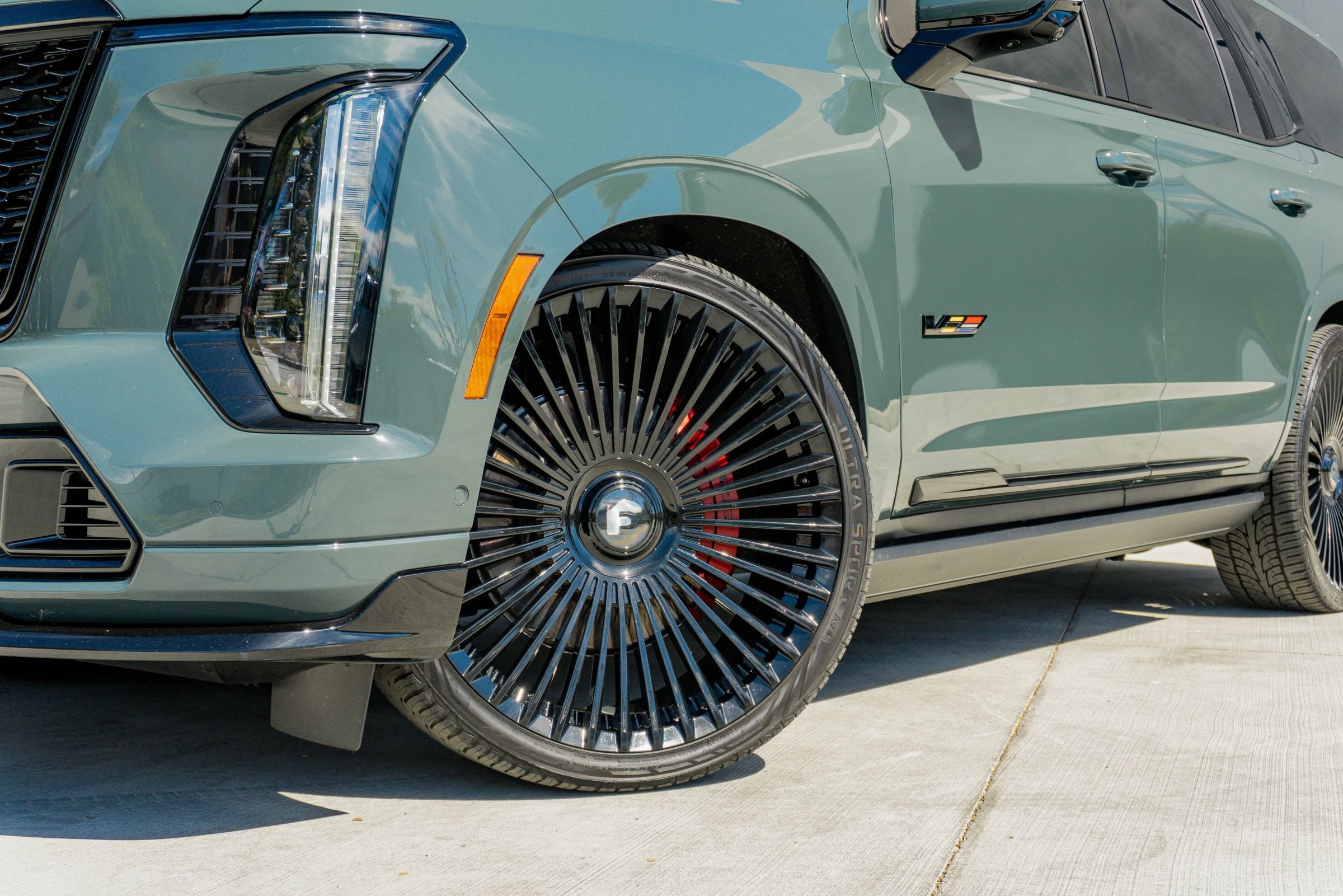 Used 2025 Cadillac Escalade V w/ LPO, ONYX Package AWD/4WD image 27