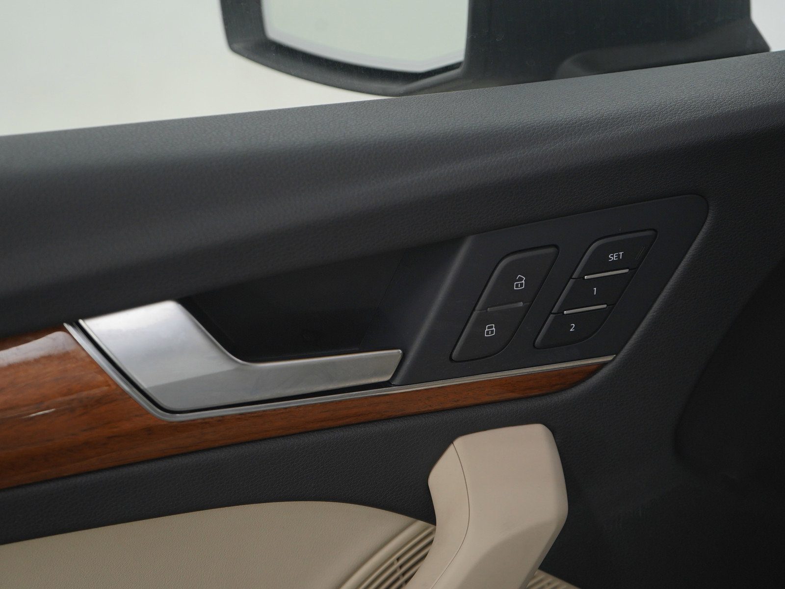 Used 2023 Audi Q5 e Prestige w/ Prestige Package image 22