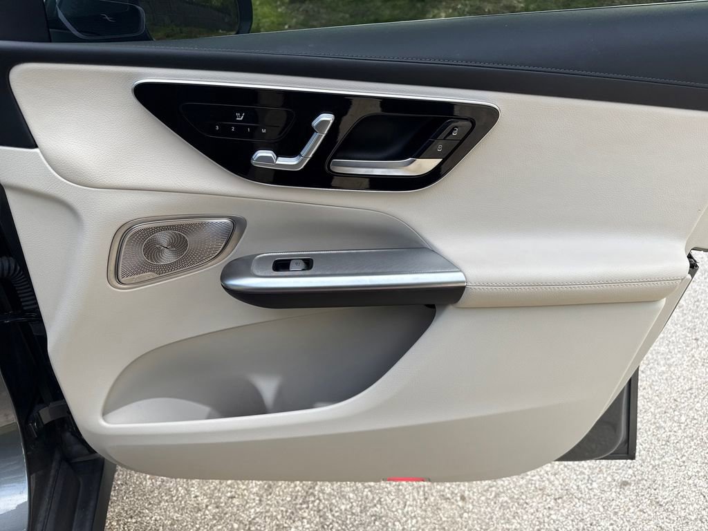 Used 2023 Mercedes-Benz GLC 300 4MATIC image 30