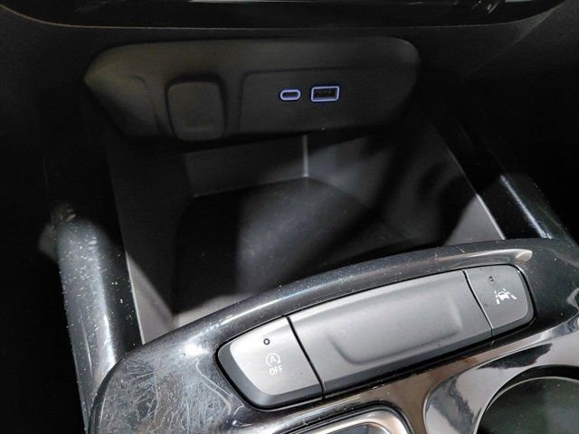 Used 2025 Chevrolet Trax LT image 35