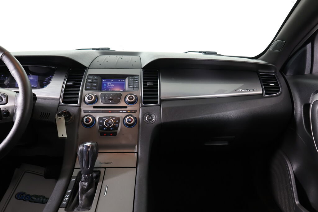 Used 2017 Ford Taurus SEL image 29