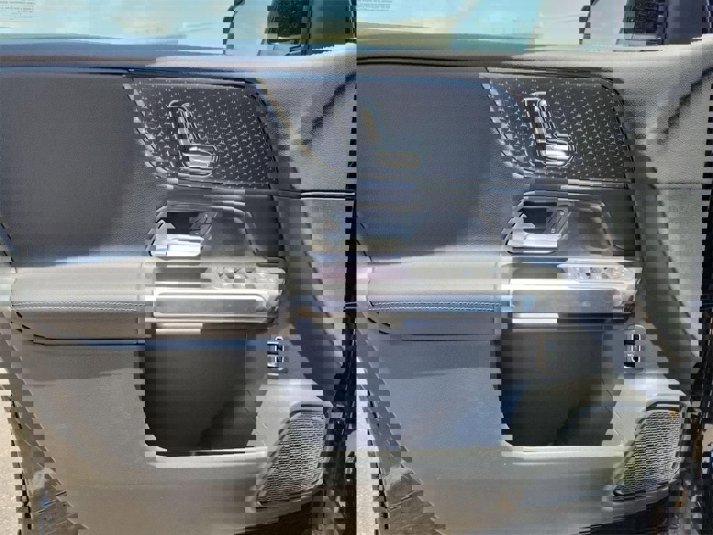 New 2025 Mercedes-Benz GLB 250 image 15