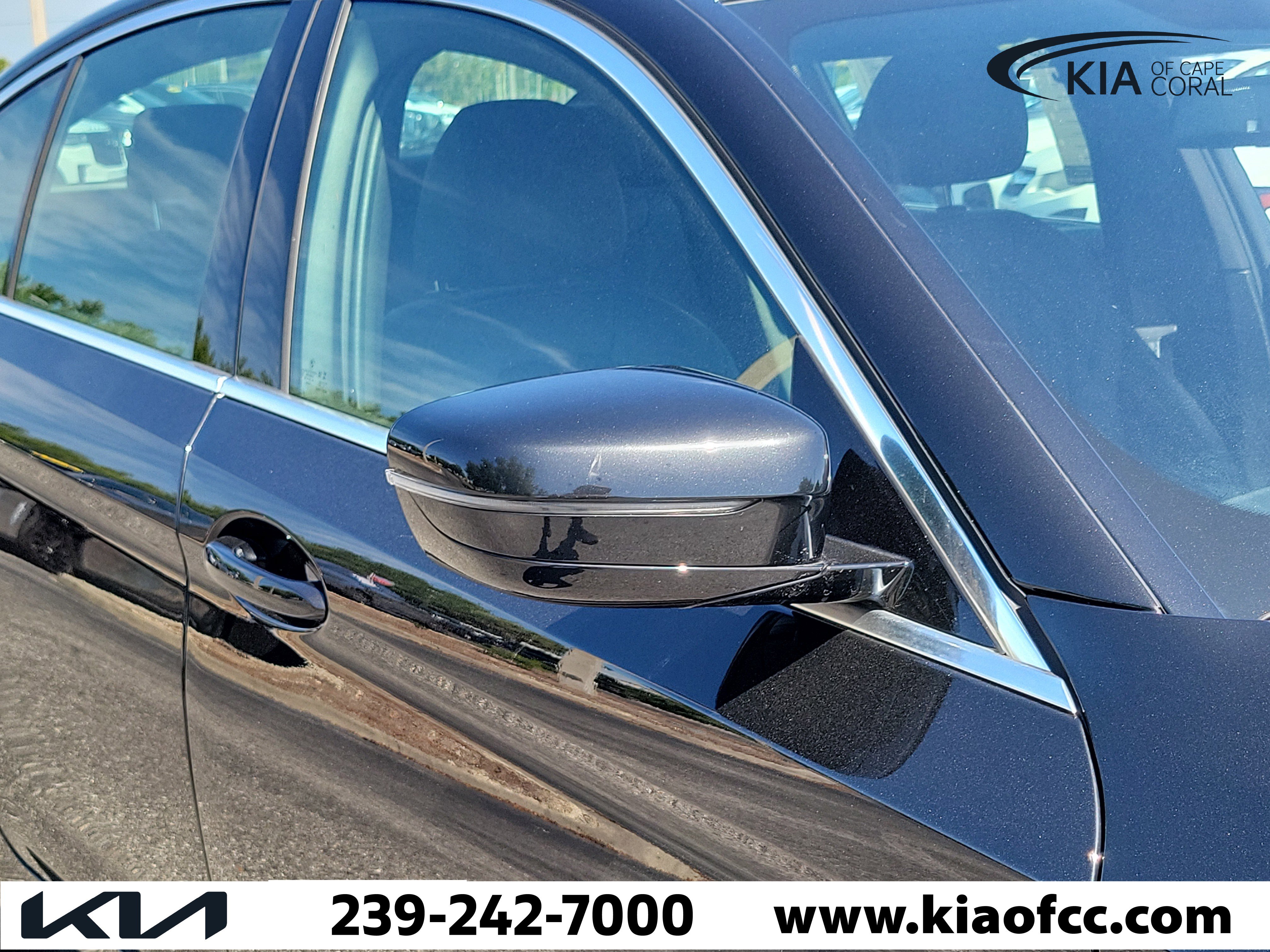 Used 2022 BMW 530i xDrive w/ Premium Package image 8