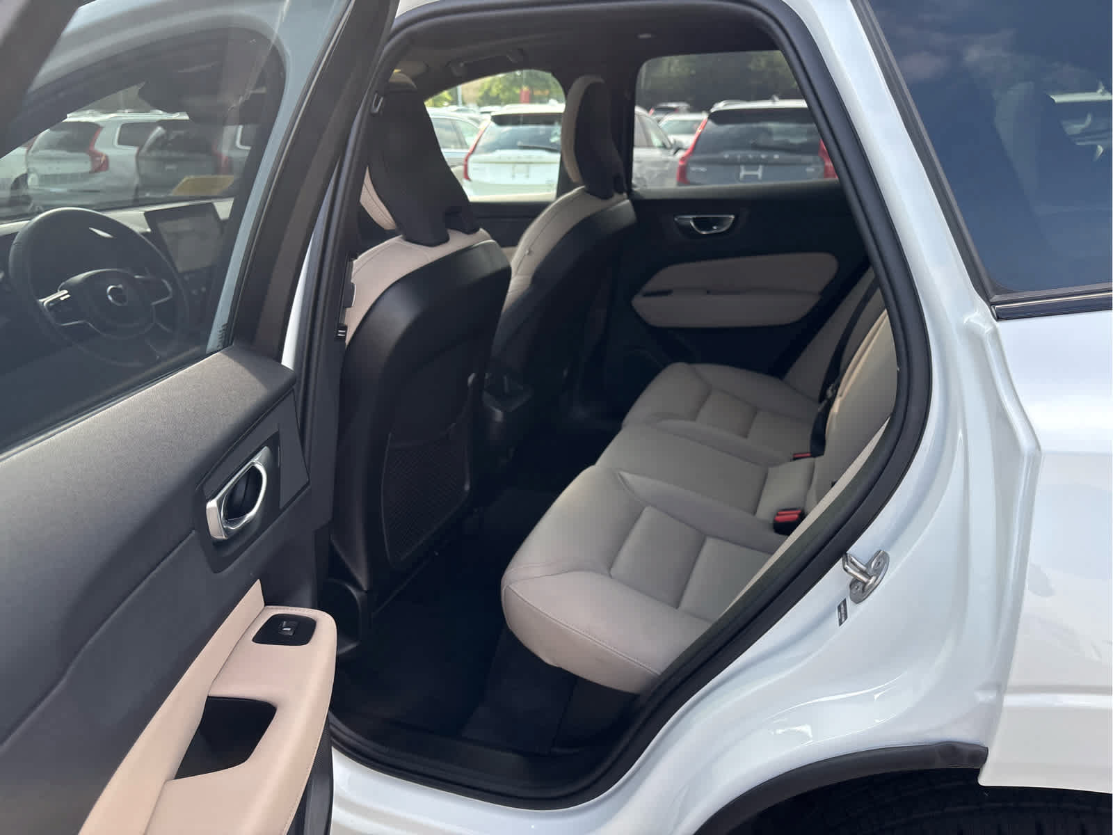 Used 2026 Volvo XC60 B5 Plus AWD/4WD image 38