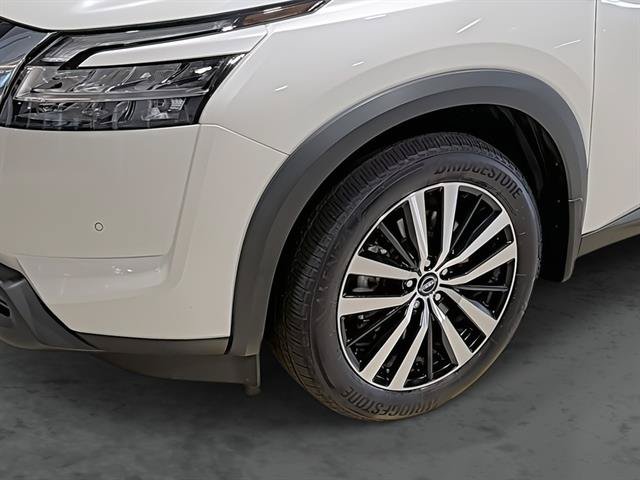 Used 2024 Nissan Pathfinder Platinum AWD/4WD image 9