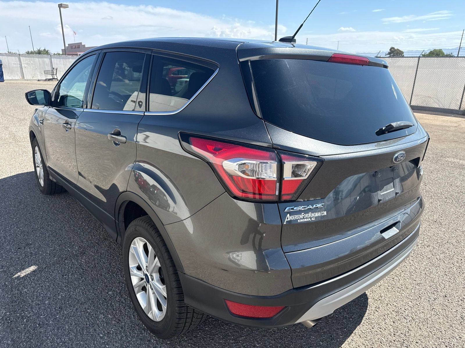 Used 2017 Ford Escape SE AWD/4WD image 3