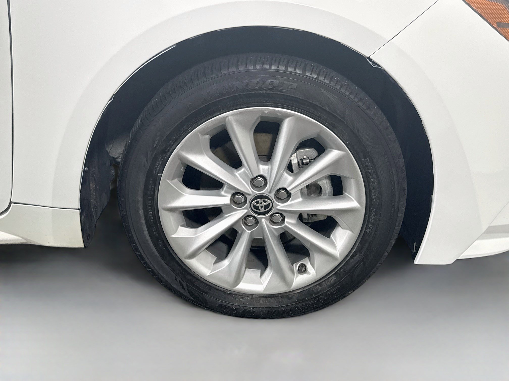 Used 2021 Toyota Corolla LE w/ LE Convenience Package FWD image 32
