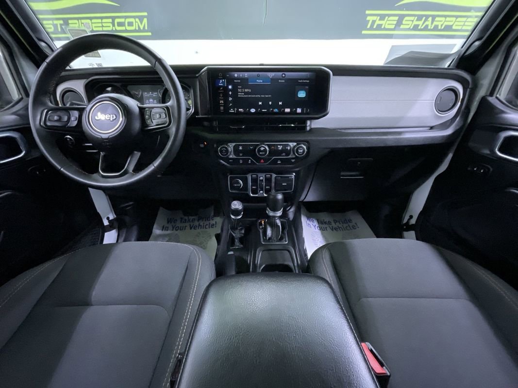 Used 2025 Jeep Gladiator Sport image 18