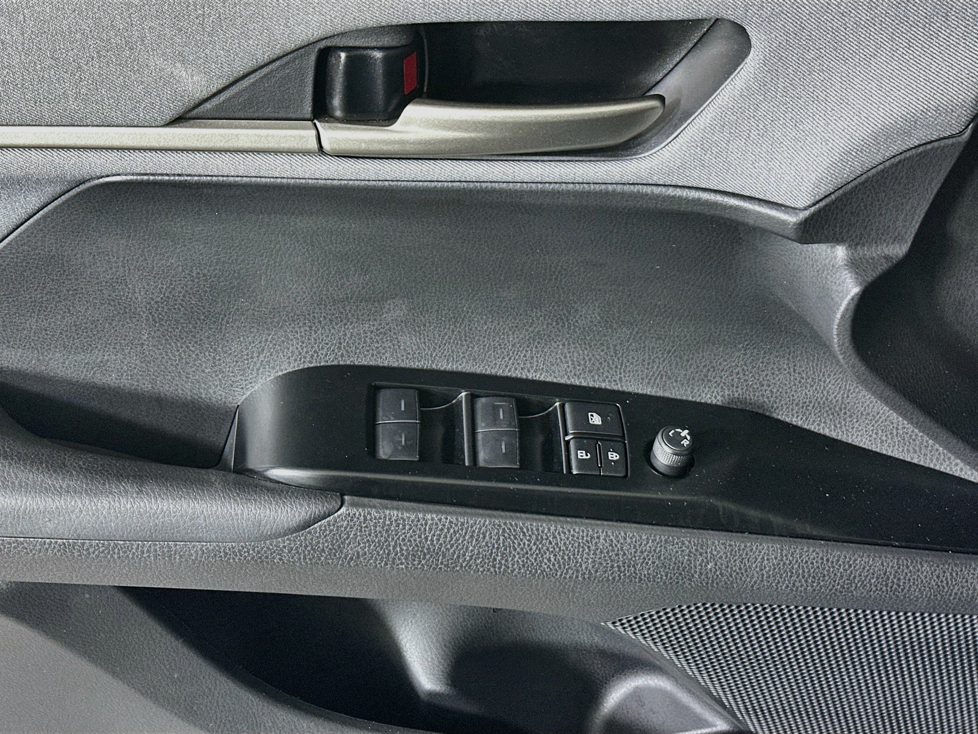 Used 2025 Toyota Camry LE w/ Convenience Package FWD image 14