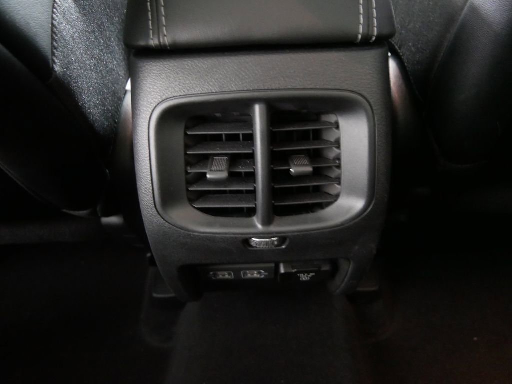 Used 2022 Jeep Cherokee Limited AWD/4WD image 23