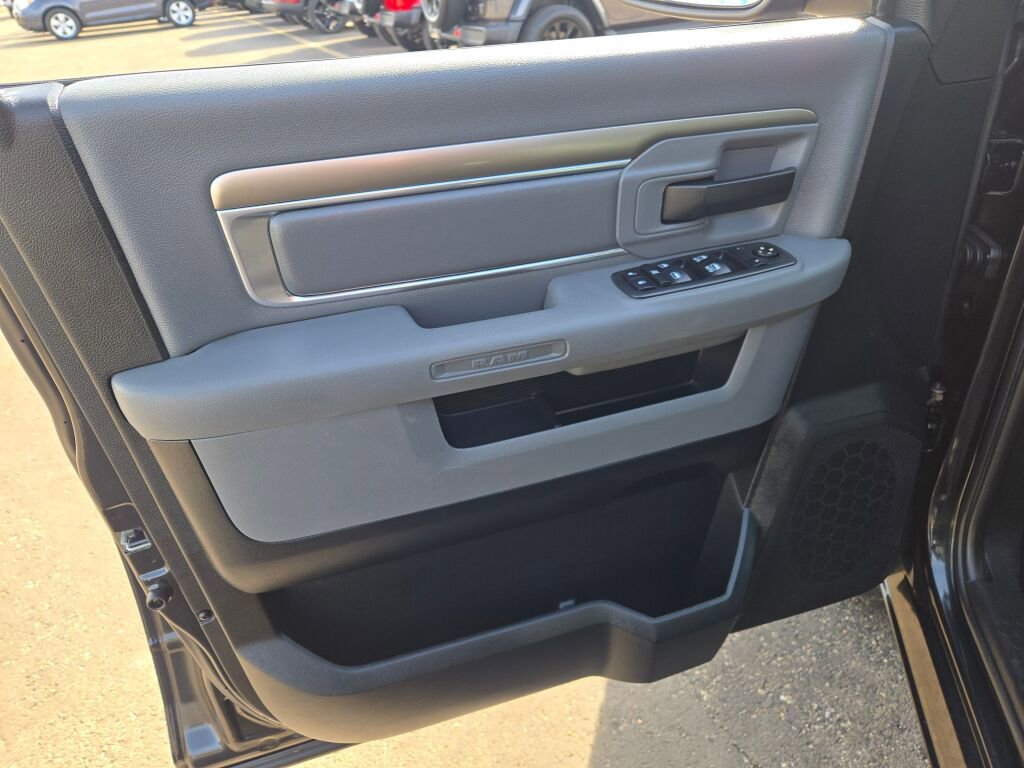 Used 2017 RAM 1500 Classic SLT image 18