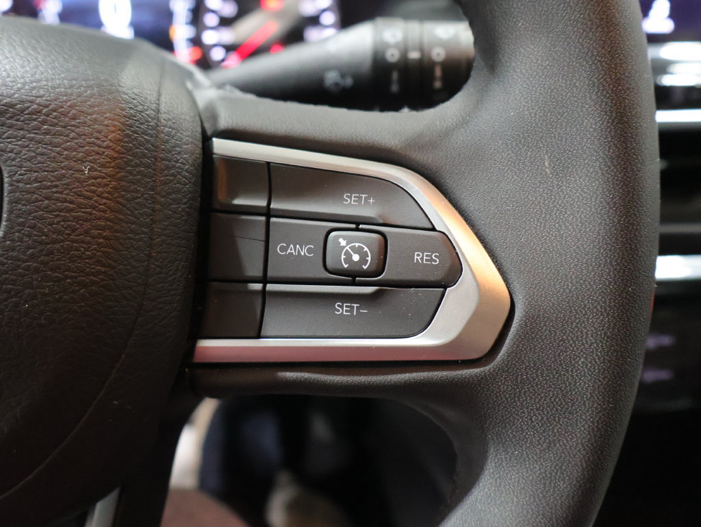 Used 2023 Jeep Compass Latitude AWD/4WD image 37