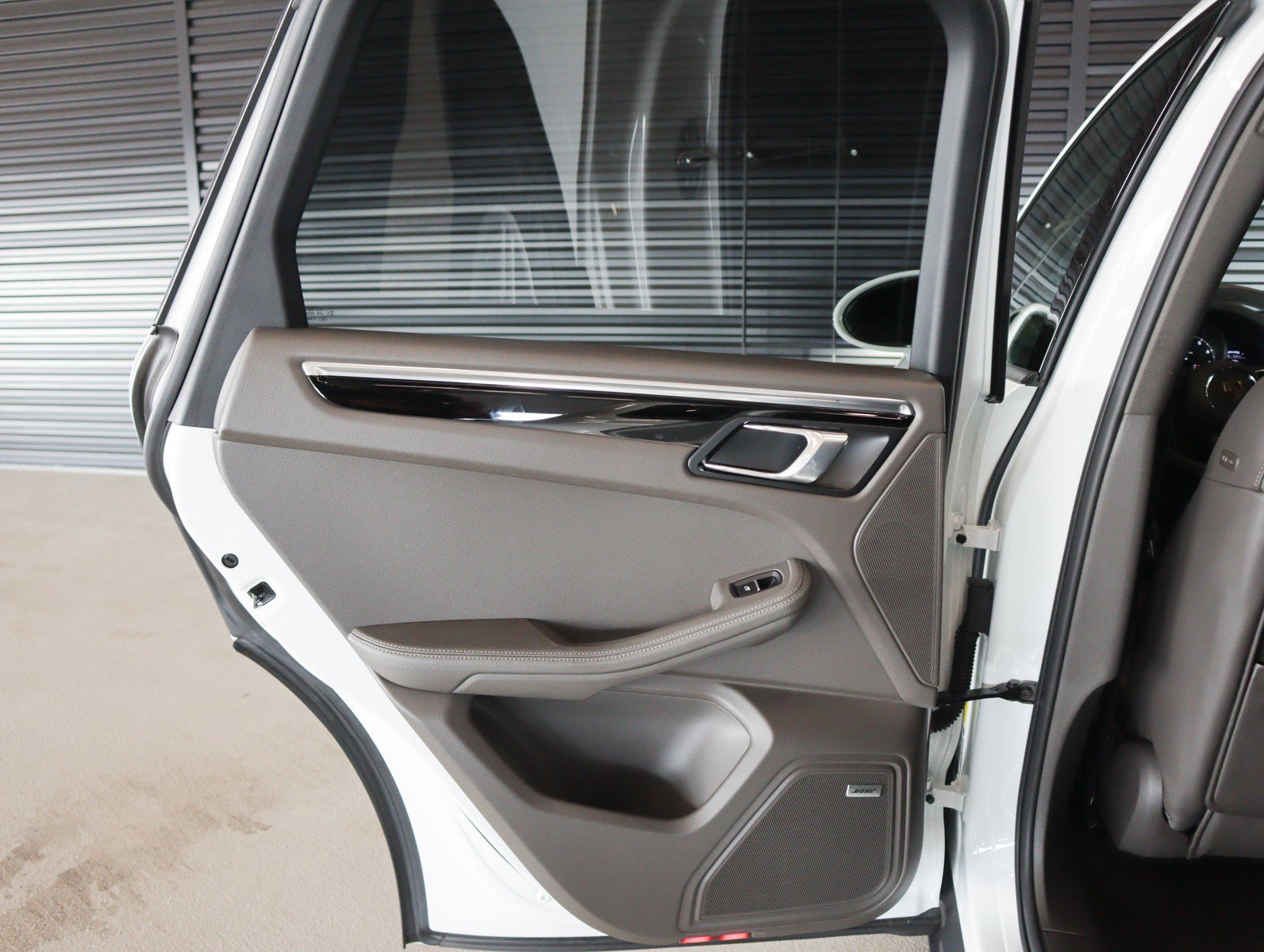 Certified 2025 Porsche Macan image 25