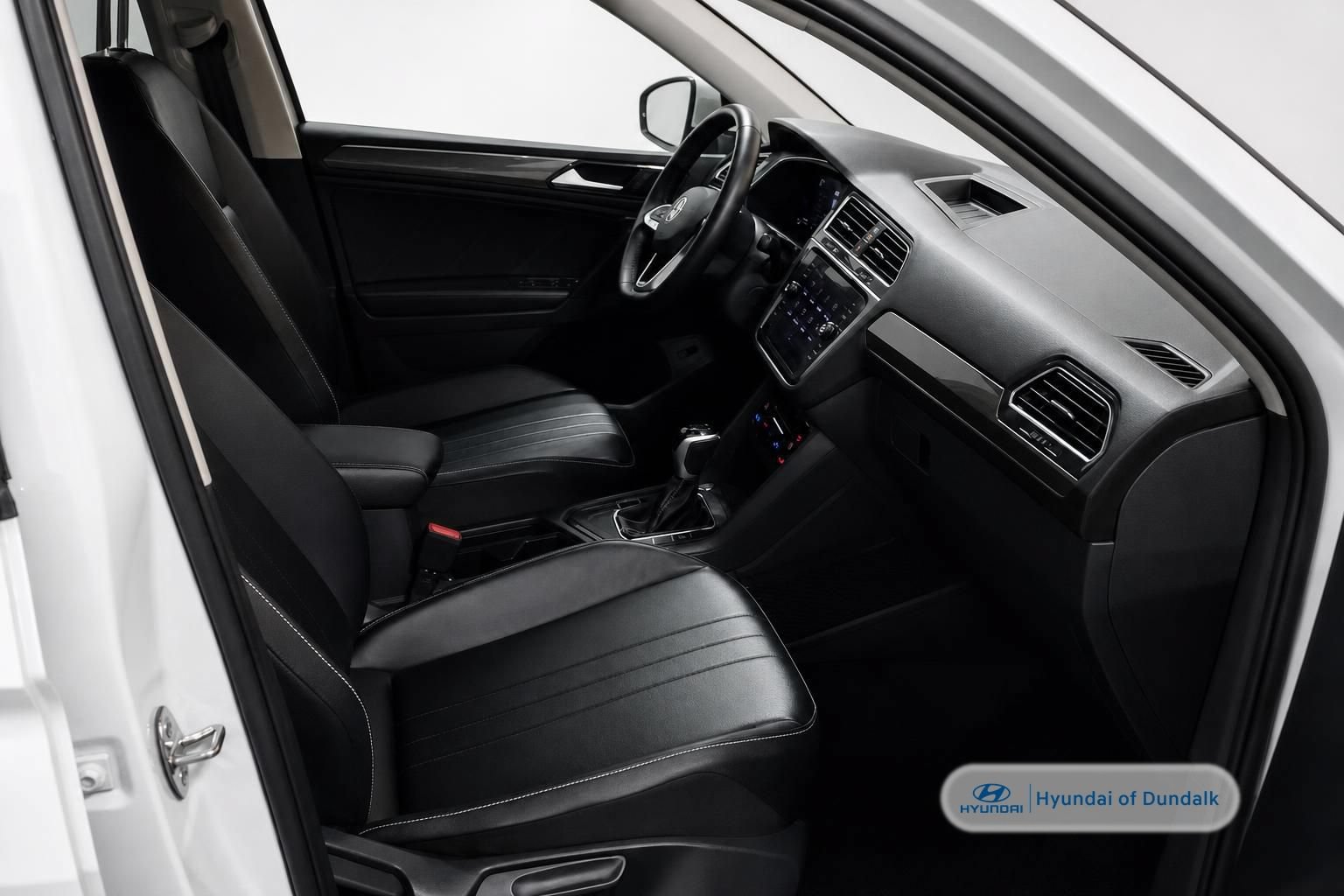 Used 2024 Volkswagen Tiguan SE FWD image 13