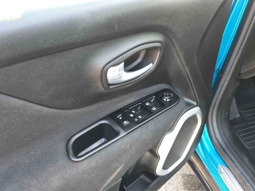Used 2021 Jeep Renegade Sport w/ Sport Appearance Group AWD/4WD image 23