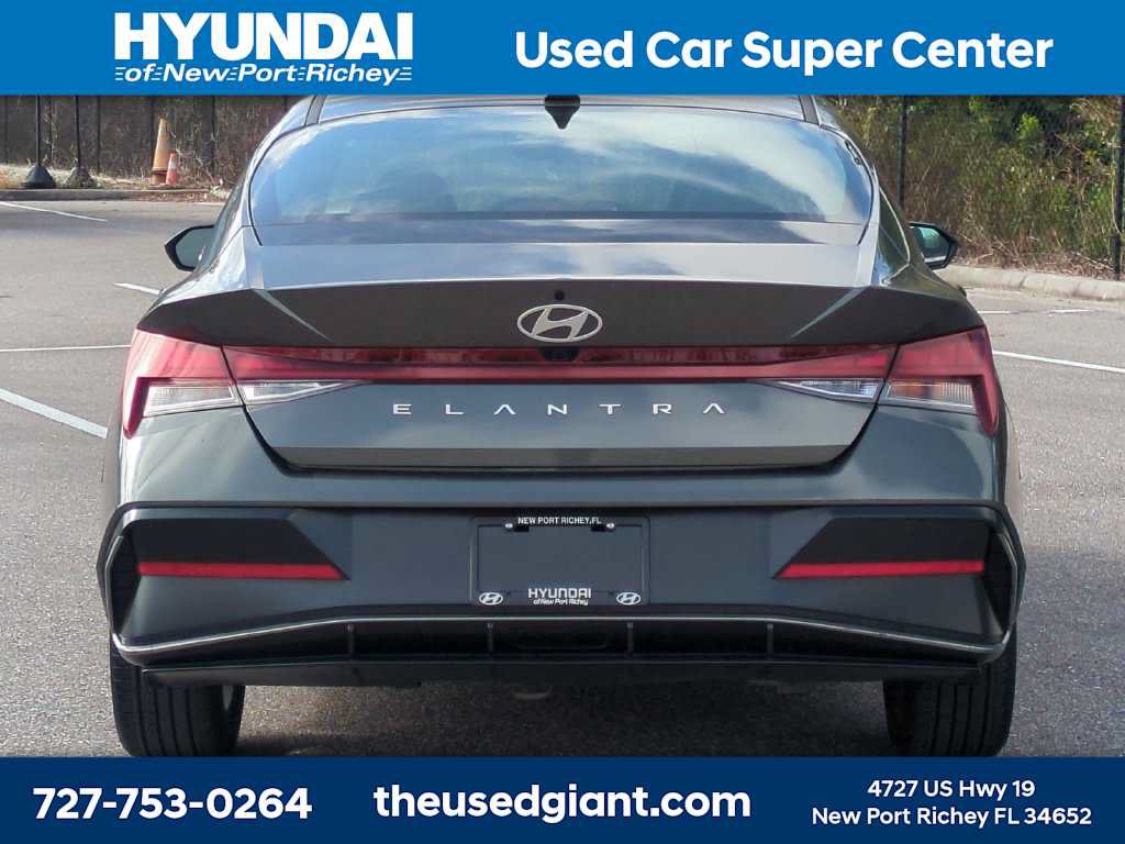 Certified 2025 Hyundai Elantra SEL FWD image 4