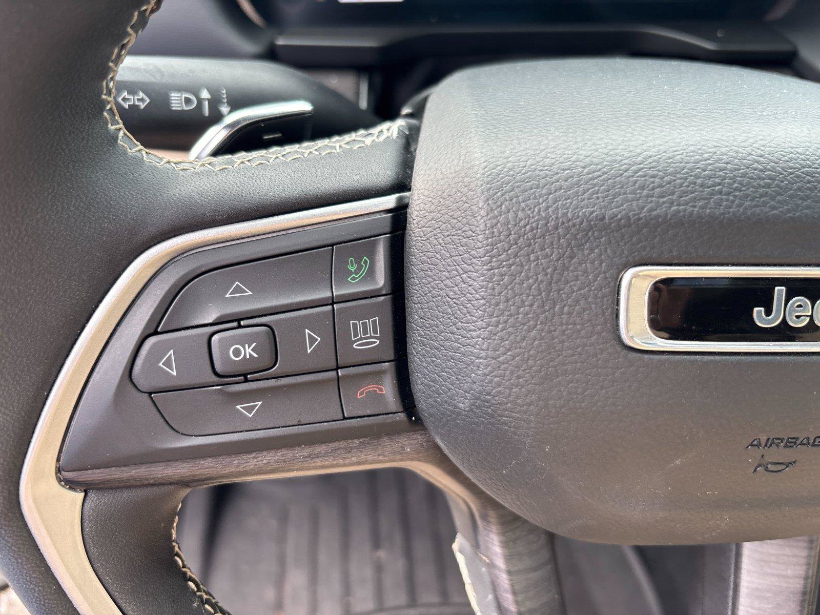 Used 2023 Jeep Grand Cherokee Limited AWD/4WD image 18